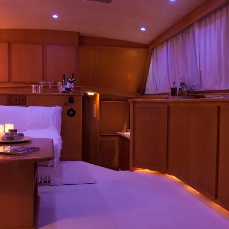 Invictus Halkidikiyachts Botel
