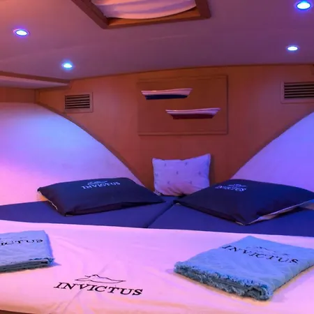 Botel Invictus Halkidikiyachts