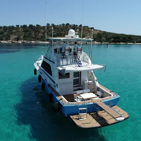 Botel Invictus Halkidikiyachts *