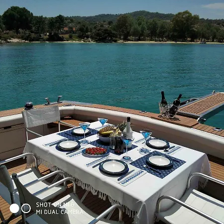 Invictus Halkidikiyachts *