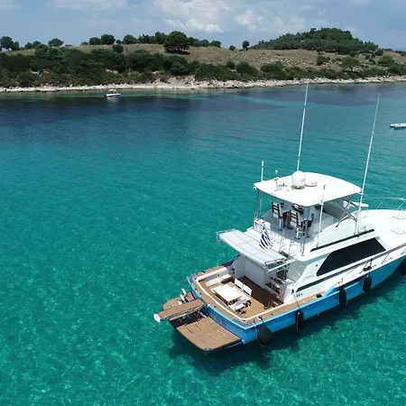 Invictus Halkidikiyachts Botel *