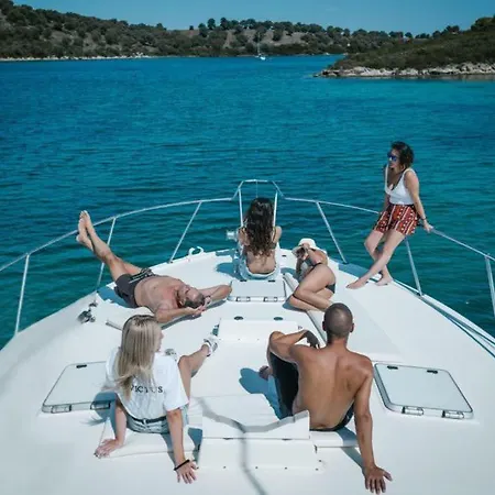 Invictus Halkidikiyachts