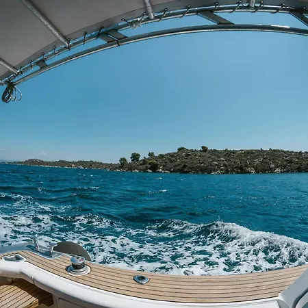 Invictus Halkidikiyachts
